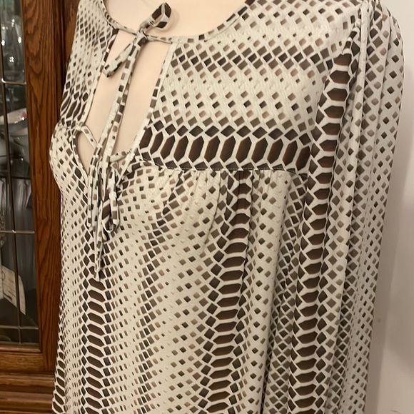 BCBGMAXAZRIA Blouse, Size M - Picture 3 of 7